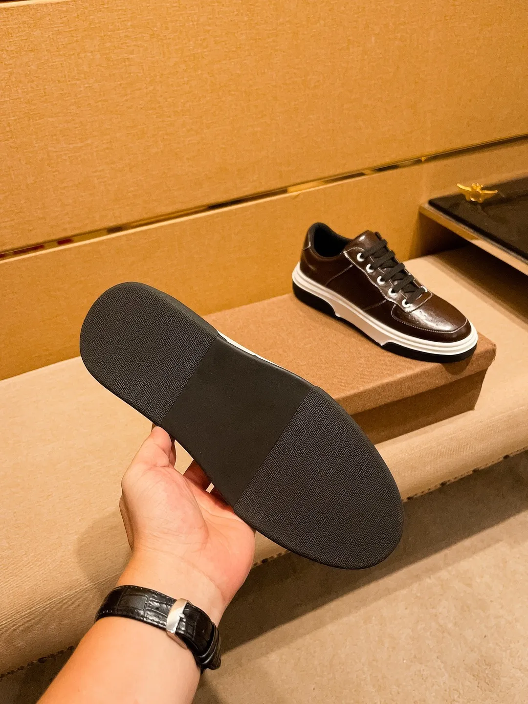 Men's shoes💰 420💰[BV]🔥 High-end men's shoes brand official website 1:1 latest masterpiece: the upper is made of Italian imported first-layer cowhide with a comfortable and breathable lining➕original non-slip and wear-resistant outsole🔥, making walking more convenient and comfortable! An exclusive new model, a stunning work, a beautiful 1:1 replica [color] compared to the official quality! Create a fashionable personality to set off your uniqueness! A must-have for trendy men! Classic 🔥Size: 38-44 Color: 🔥 Colors available🔥.